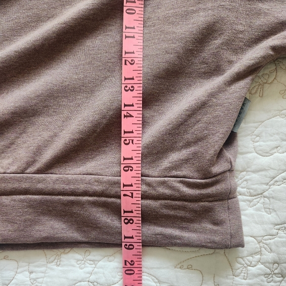Varley Mauve Turtleneck Sweatshirt - Picture 14 of 16